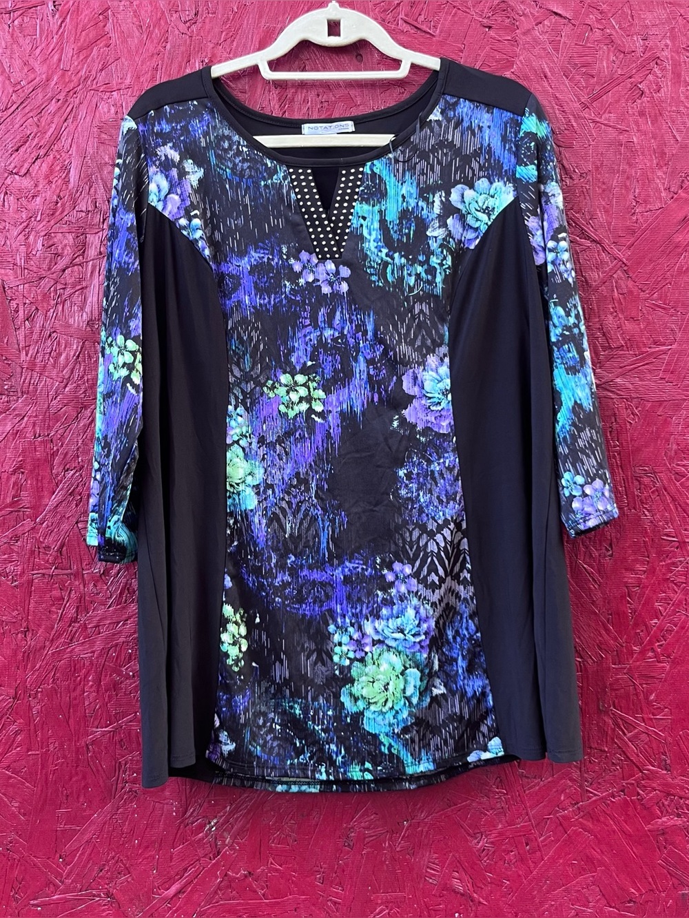 Notations 3/4-sleeve tunic features a vibrant blue and green floral Sz 1X